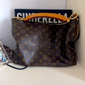 Louis Vuitton Sully PM.
